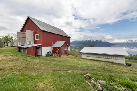 Seljelvnesveien 1755, Laksvatn