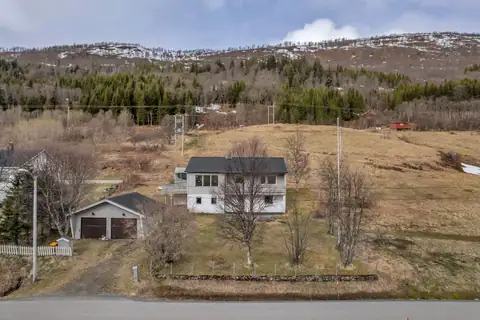 Sjøtunvegen 404, Kvaløya