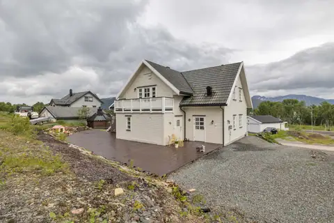 Steinnesvegen 8, Krokelvdalen